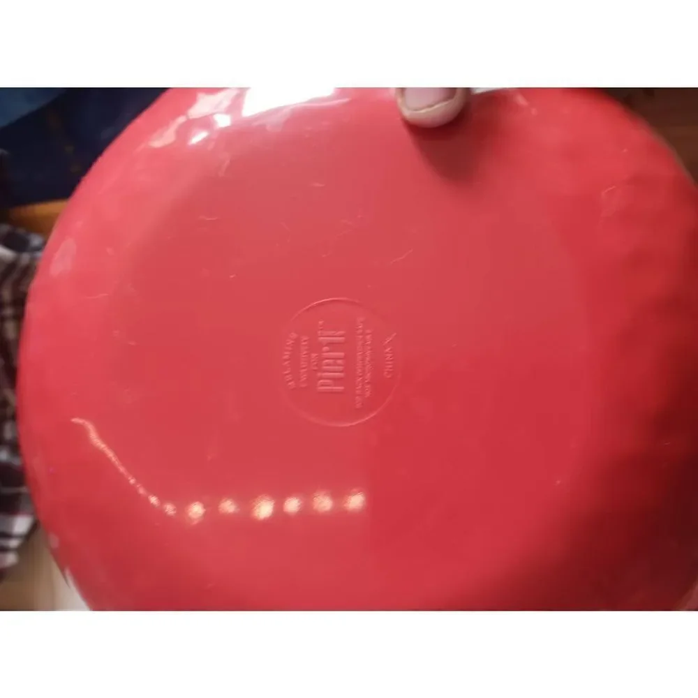 Four pieces two dinner plates two salad bowls melamine pier one